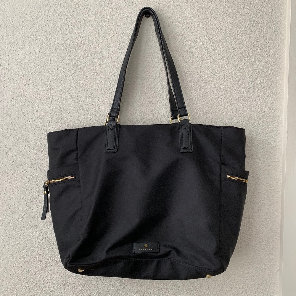 Travanti Black Shoulder Bag with Padding
